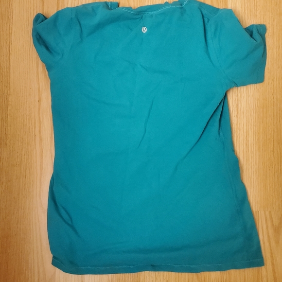 Lululemon T-shirt - Picture 2 of 2
